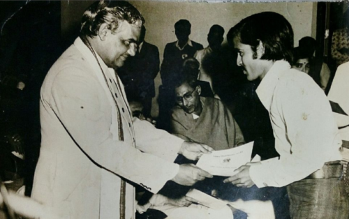 Shri Satish Joshi receiving award from former Prime Minister of India, Shri Atal Bihari Vajpayee in All India Kalidas Exhibition, 1976-77